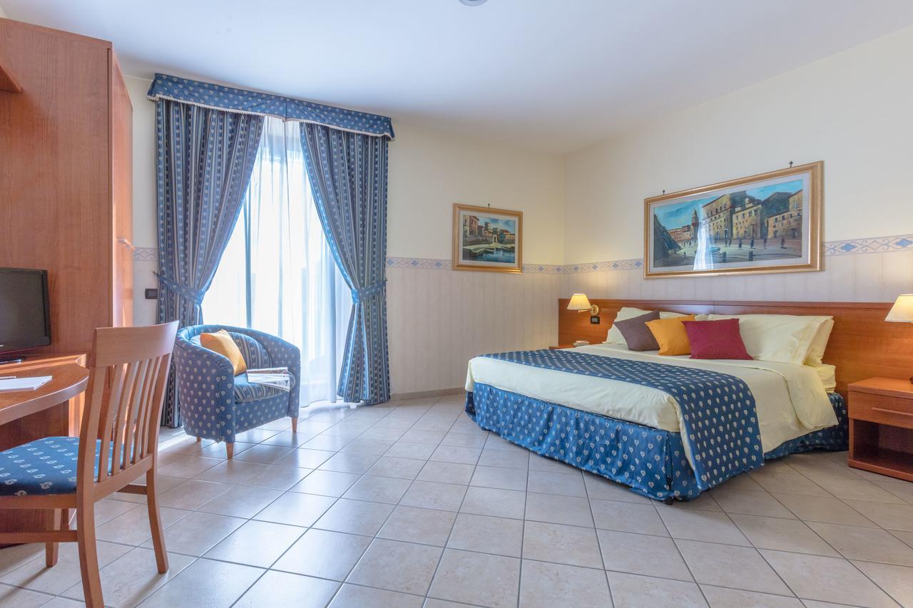 Hotel Traiano Civitavecchia Luaran gambar
