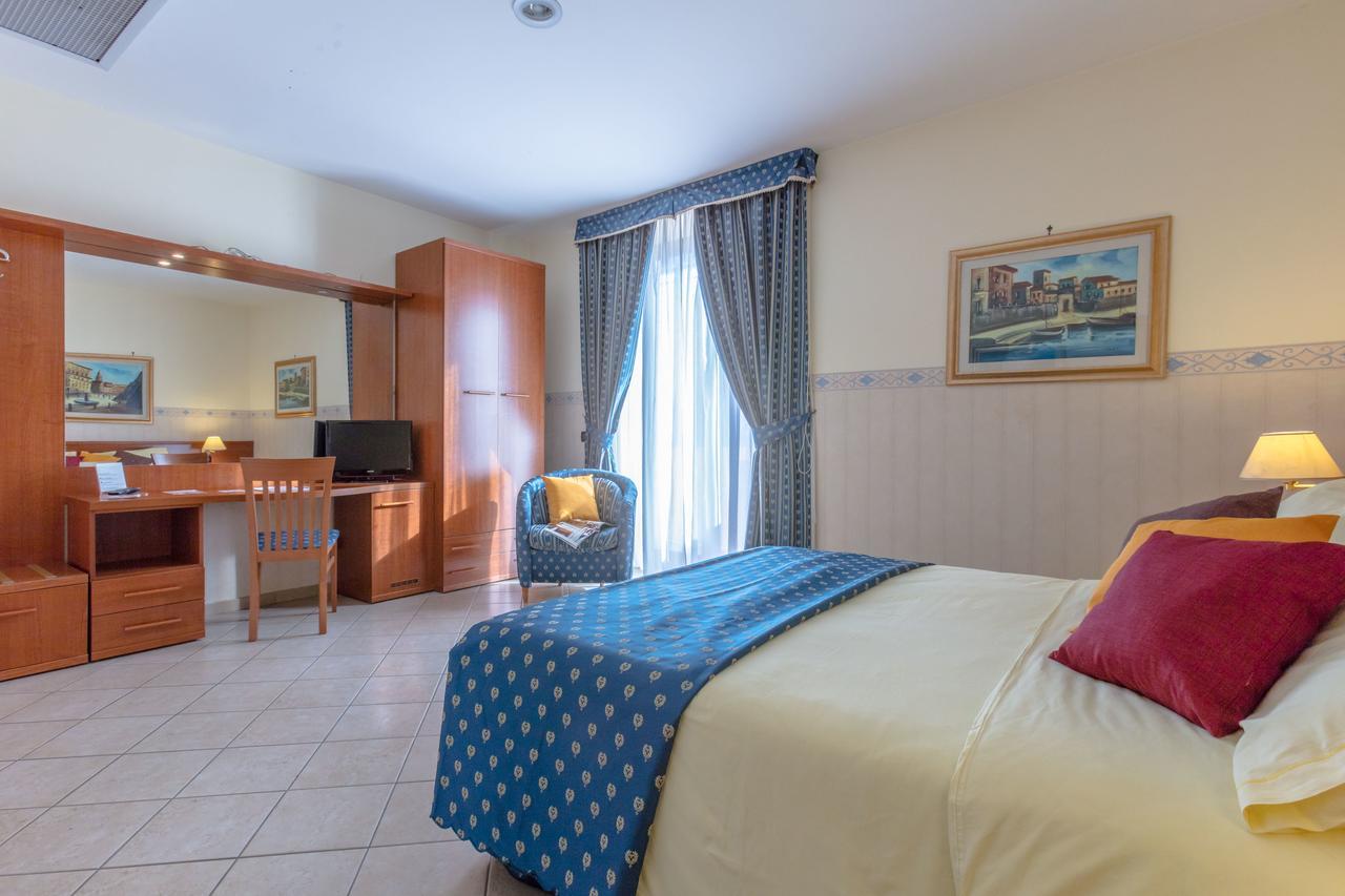 Hotel Traiano Civitavecchia Luaran gambar