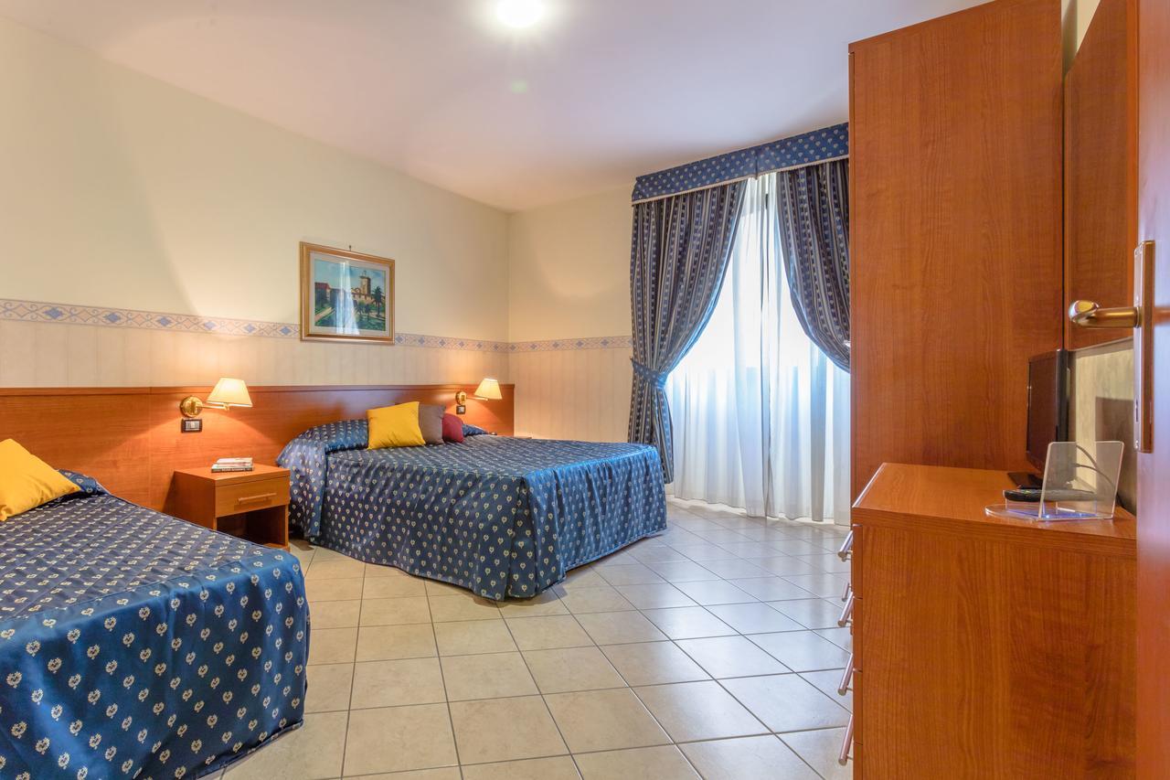 Hotel Traiano Civitavecchia Luaran gambar