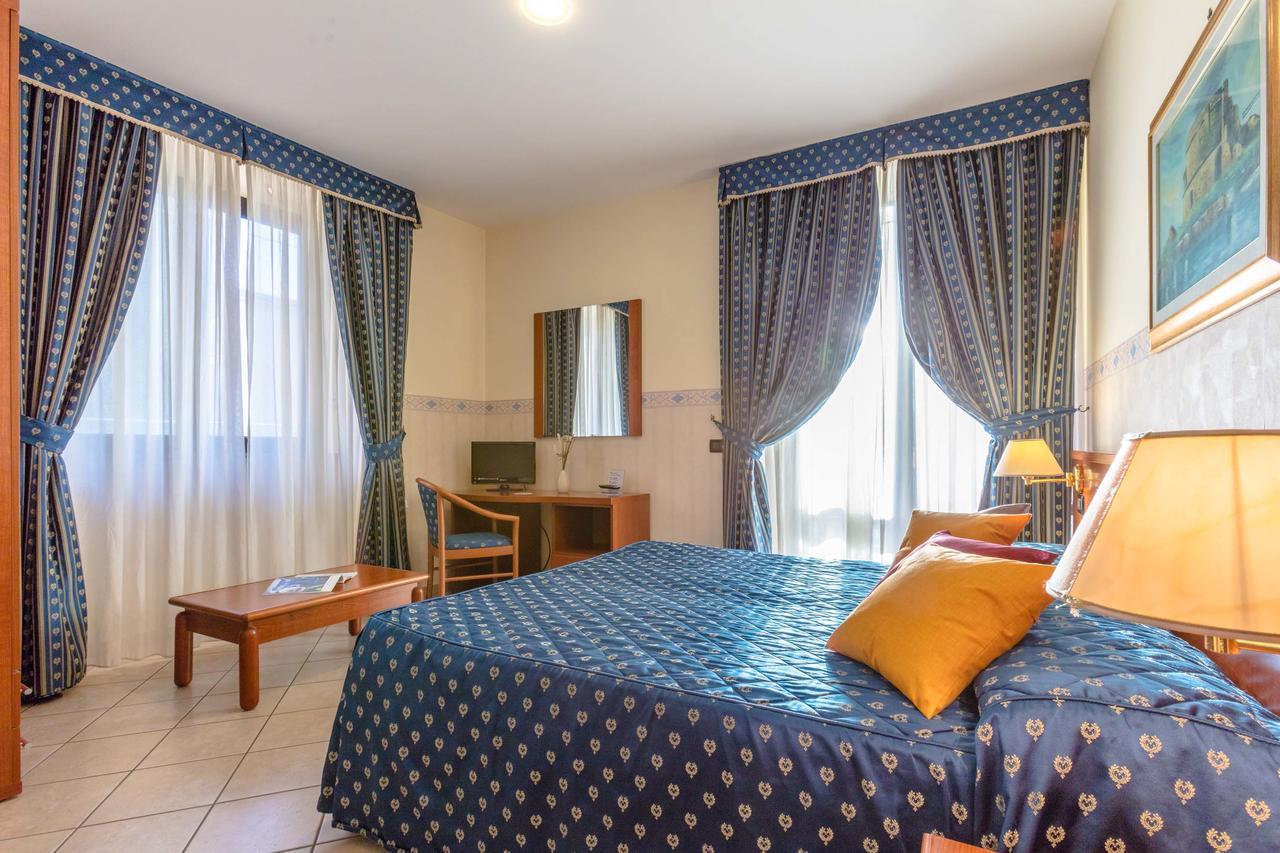 Hotel Traiano Civitavecchia Luaran gambar